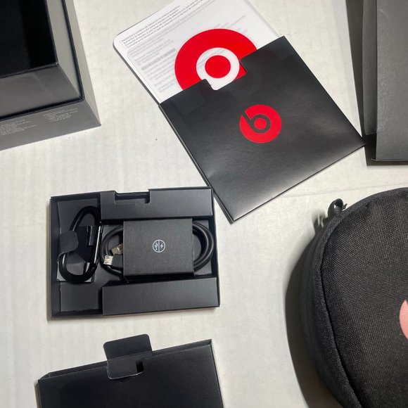 Beats by Dr. Dre Beats in Rose Gold NEW never used - Picture 4 of 10